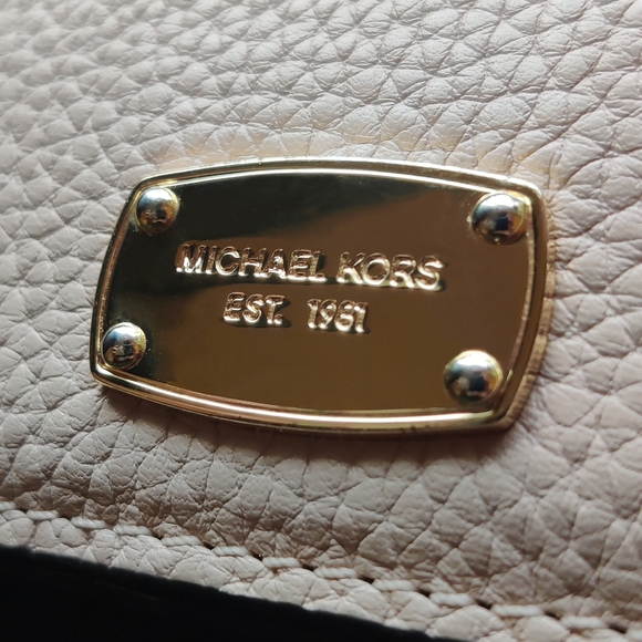 Michael Kors Cream Pebbled Leather Wallet - Picture 3 of 3